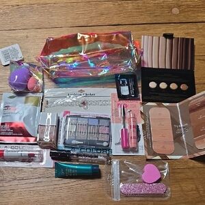 Sephora Holographic Pink Cosmetic Bag with Pink Beauty Sponges &  Set